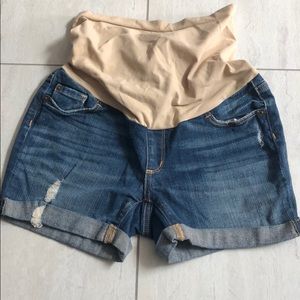 A pea in the pod maternity jean shorts